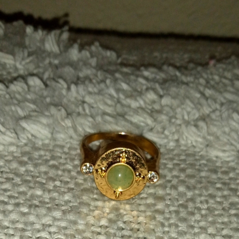 NWOT. Golden ring size 7